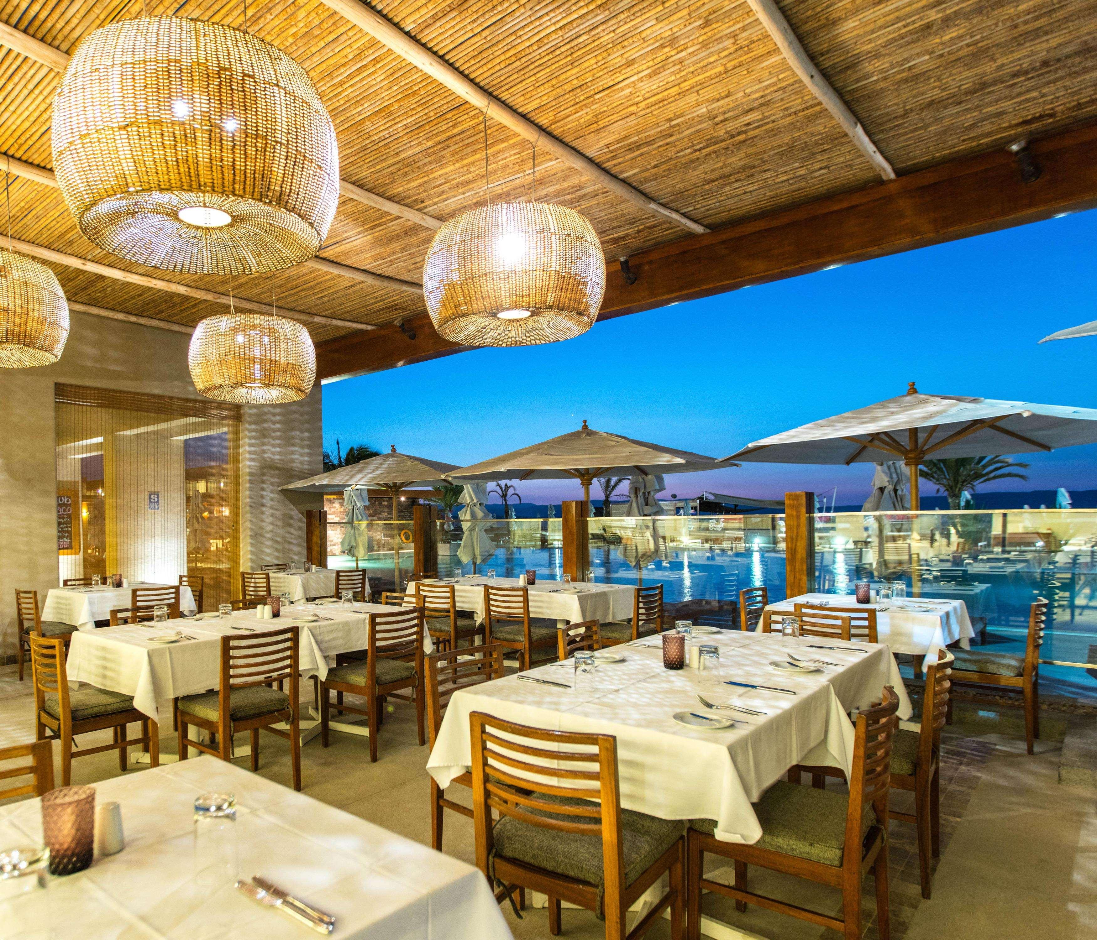 The Legend Paracas Resort, A Destination By Hyatt Hotel Exterior foto The restaurant at the resort